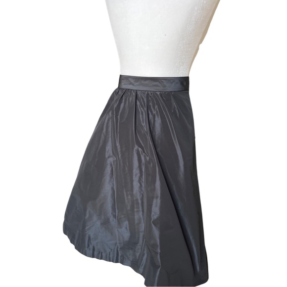 Tory Burch Black Fit and Flare Skirt. Size 6. Mint Condition. - Picture 3 of 3